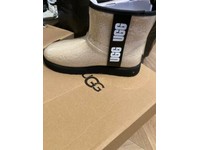 ugg boots size 6